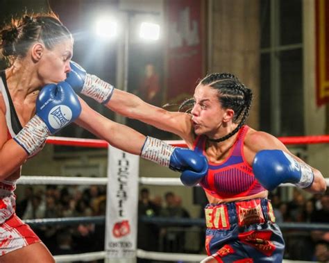 brutal chick fights|Brutal Female boxing Fight: Jasmina Zapoczna vs Stevi Levy.